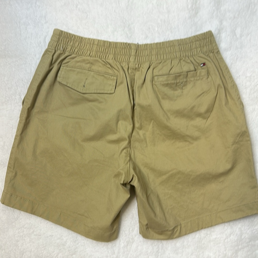 NWT .SIZE-M..97%COTTON..TOMMY-HILFIGER—Tan Flat Front Shorts - Picture 10 of 13